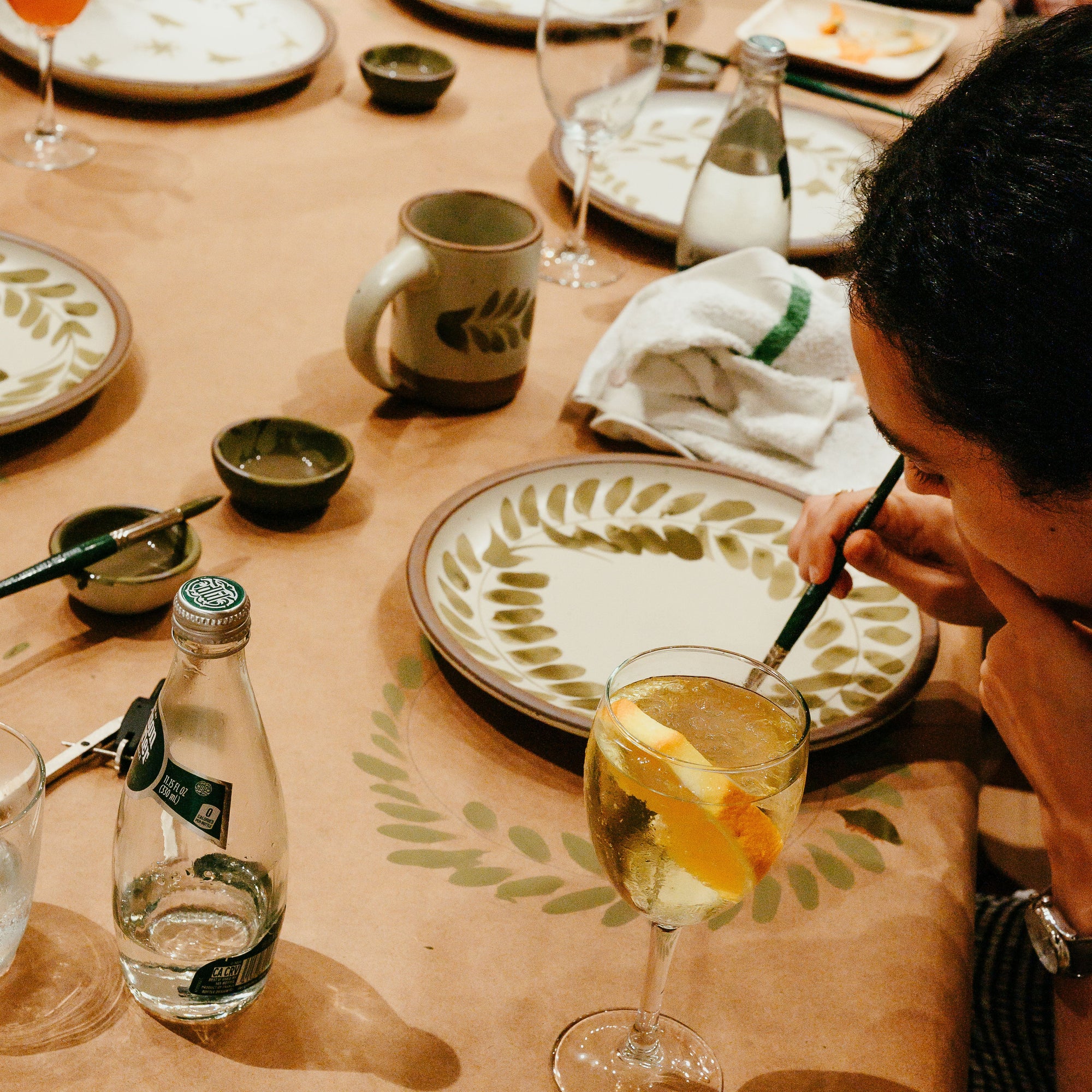 Student painting a plate in the workhop class.